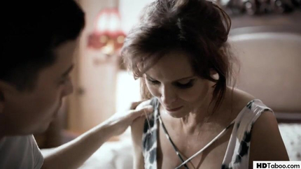 Syren De Mer, Syren Sexton, Syren Lee - PURE TABOO Mom, It's Your Turn Something For Us! - Syren De Mer SD (2026)